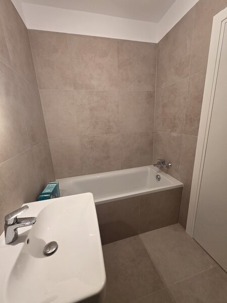 Metrou Nicolae Teclu, complex Estoria, parcare, boxa, centrala, TVA inclus